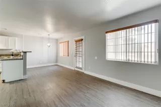 Photo #6: 2340805 Listing