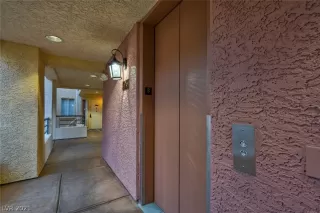 Photo #3: 2340811 Listing