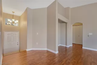 Photo #2: 2340839 Listing 