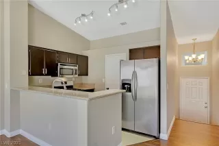 Photo #4: 2340839 Listing 