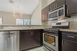 Photo #5: 2340839 Listing 