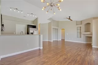 Photo #6: 2340839 Listing 