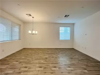 Photo #5: 2340855 Listing 