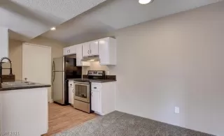 Photo #3: 2340862 Listing