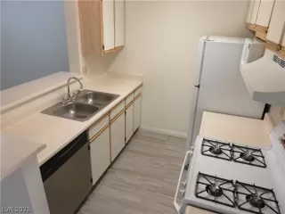 Photo #1: 2340887 Listing 