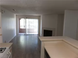 Photo #3: 2340887 Listing 