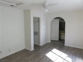 Photo #6: 2340887 Listing 