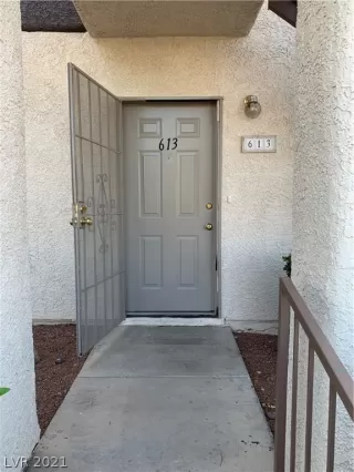 Photo #3: 2340889 Listing