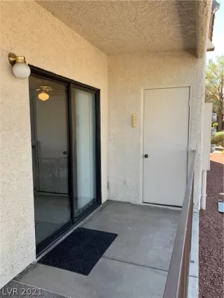 Photo #5: 2340889 Listing