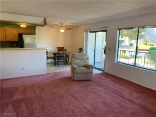 Photo #6: 2340889 Listing