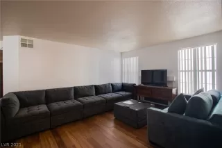 Photo #5: 2340894 Listing