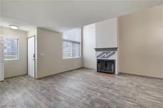 Photo #4: 2340895 Listing