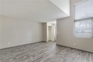 Photo #6: 2340895 Listing