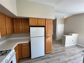 Photo #4: 2340900 Listing 
