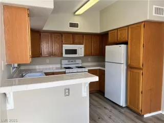 Photo #6: 2340900 Listing 