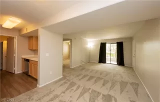 Photo #6: 2340923 Listing 