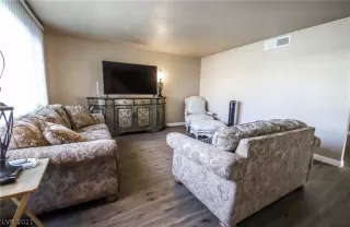 Photo #2: 2340941 Listing