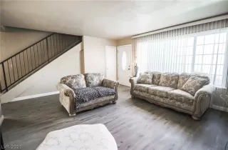 Photo #3: 2340941 Listing