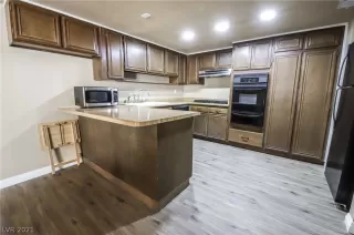 Photo #5: 2340941 Listing