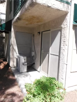 Photo #5: 2340967 Listing 