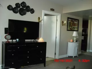 Photo #4: 2340984 Listing