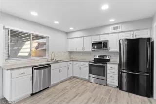 Photo #1: 2340996 Listing