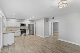 Photo #2: 2340996 Listing