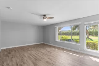 Photo #4: 2340996 Listing