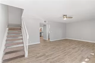 Photo #5: 2340996 Listing