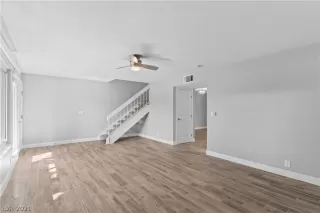 Photo #6: 2340996 Listing