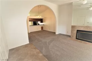 Photo #4: 2340997 Listing