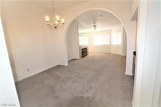 Photo #6: 2340997 Listing