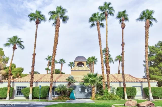 MLS: 2341000 Condo For Sale