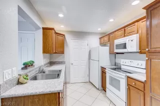 Photo #6: 2341000 Listing