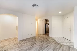 Photo #4: 2341064 Listing