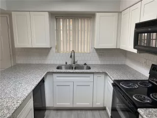 Photo #3: 2341067 Listing