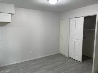 Photo #5: 2341067 Listing