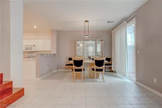 Photo #3: 2341069 Listing 