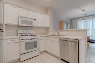 Photo #4: 2341069 Listing 