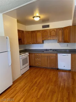 Photo #5: 2341080 Listing
