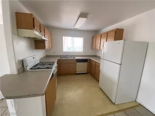 Photo #3: 2341085 Listing 