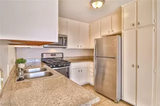 Photo #2: 2341096 Listing 