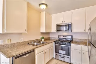 Photo #3: 2341096 Listing 