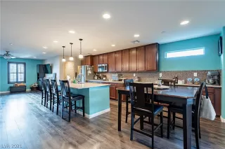 Photo #5: 2341097 Listing