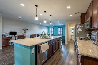 Photo #6: 2341097 Listing