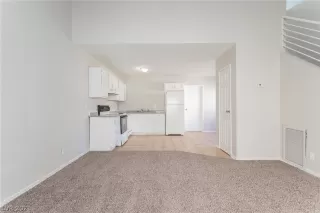 Photo #6: 2341126 Listing 