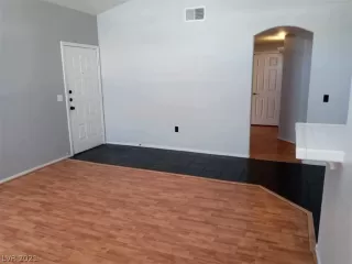 Photo #6: 2341186 Listing