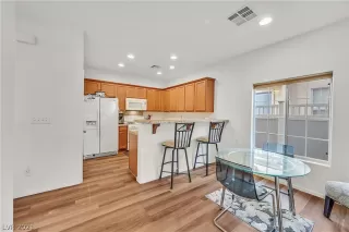 Photo #4: 2341206 Listing