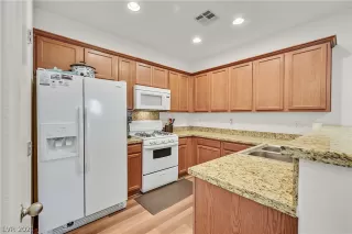 Photo #5: 2341206 Listing