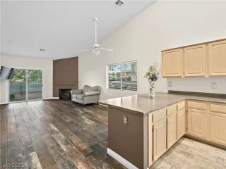 Photo #2: 2341239 Listing 